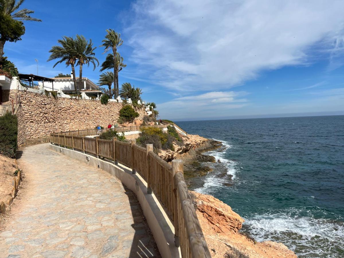 Schoenes Ruhiges Rooftop Apartment Mit Grosser Dachterrasse Torrevieja Eksteriør bilde
