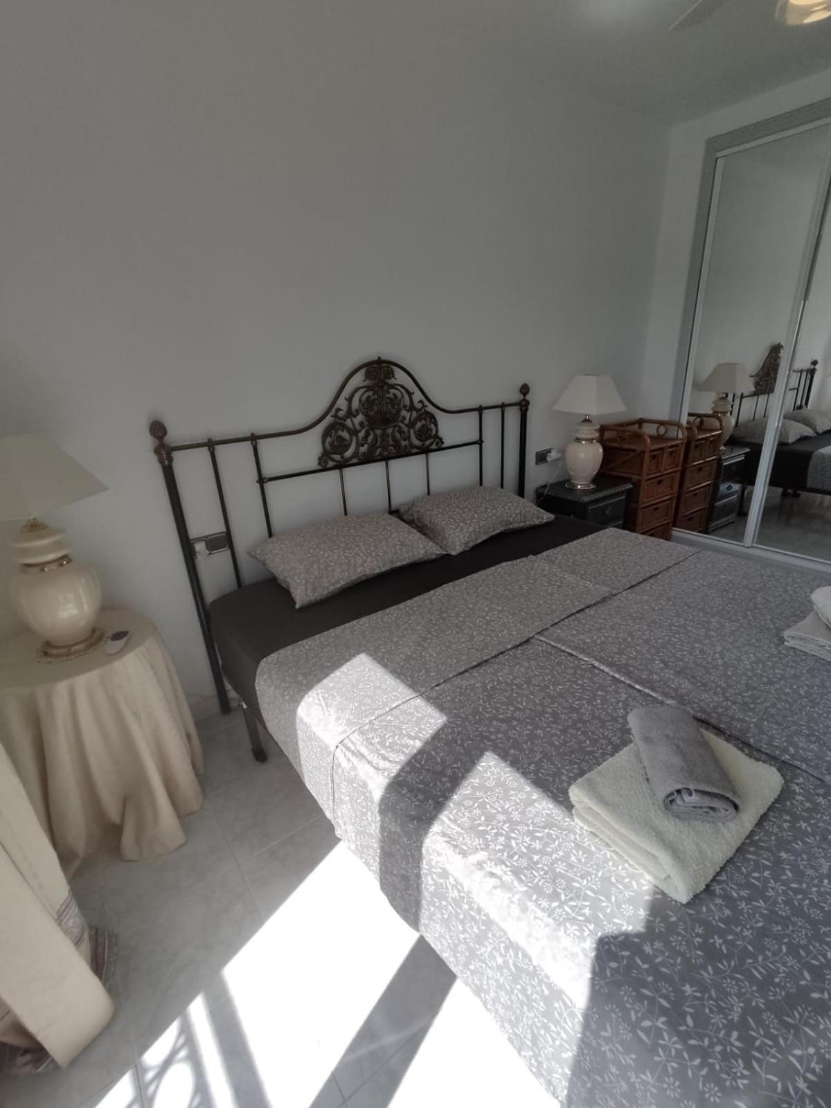 Schoenes Ruhiges Rooftop Apartment Mit Grosser Dachterrasse Torrevieja Eksteriør bilde