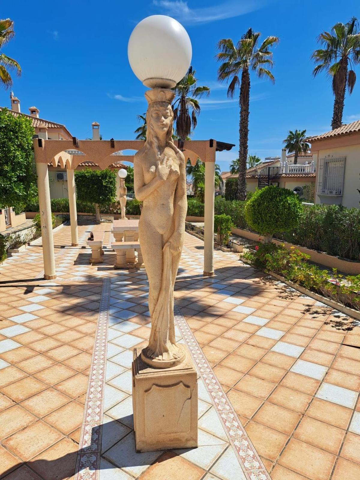 Schoenes Ruhiges Rooftop Apartment Mit Grosser Dachterrasse Torrevieja Eksteriør bilde