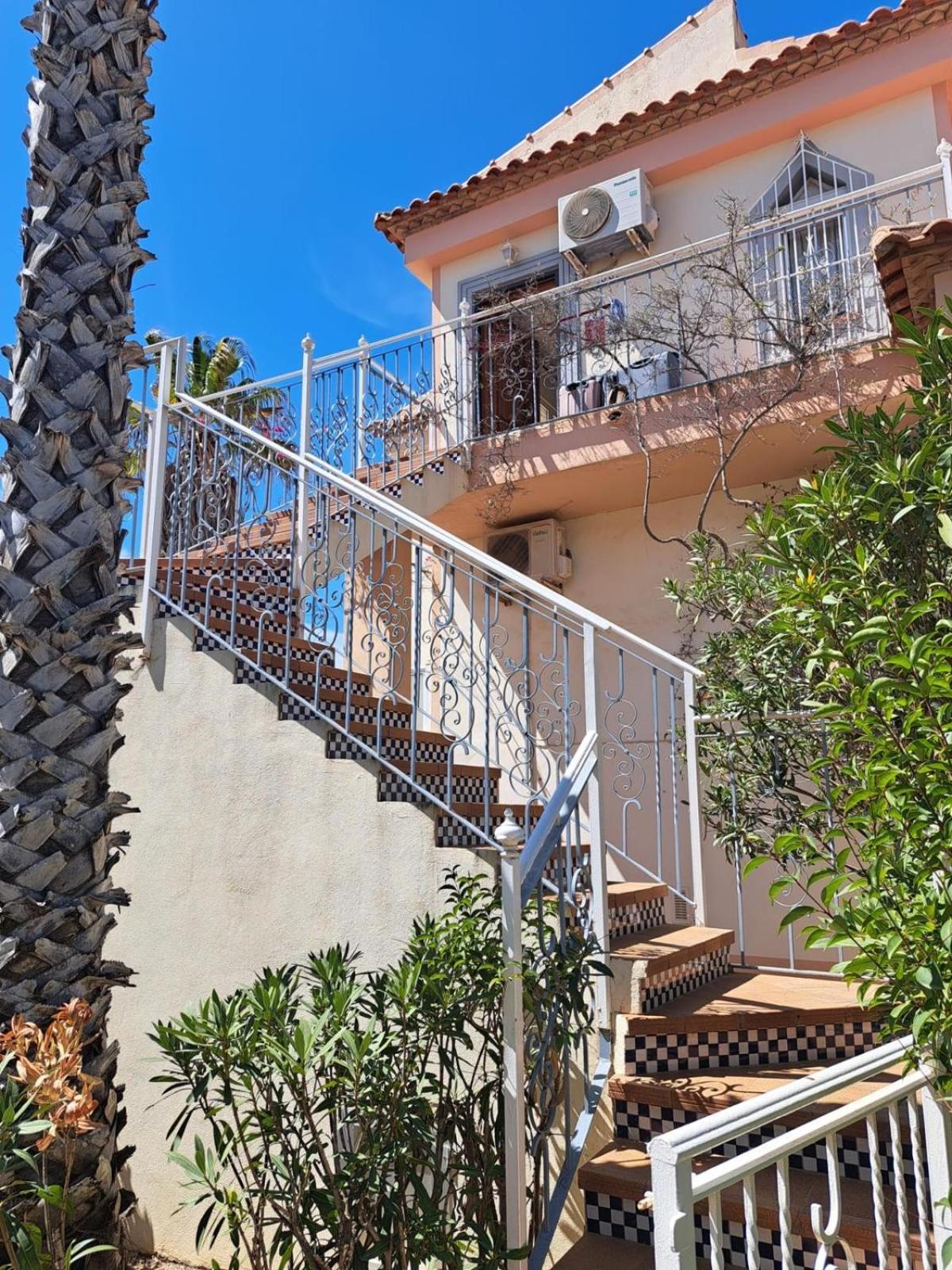 Schoenes Ruhiges Rooftop Apartment Mit Grosser Dachterrasse Torrevieja Eksteriør bilde